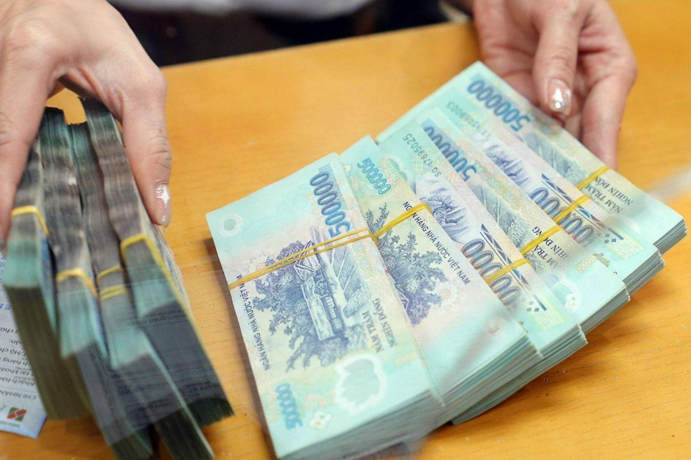 Chiếm áp đảo trong danh sách "khất nợ" trái phiếu HNX công bố là các doanh nghiệp bất động sản. Chiếm áp đảo trong danh sách "khất nợ" trái phiếu HNX công bố là các doanh nghiệp bất động sản.