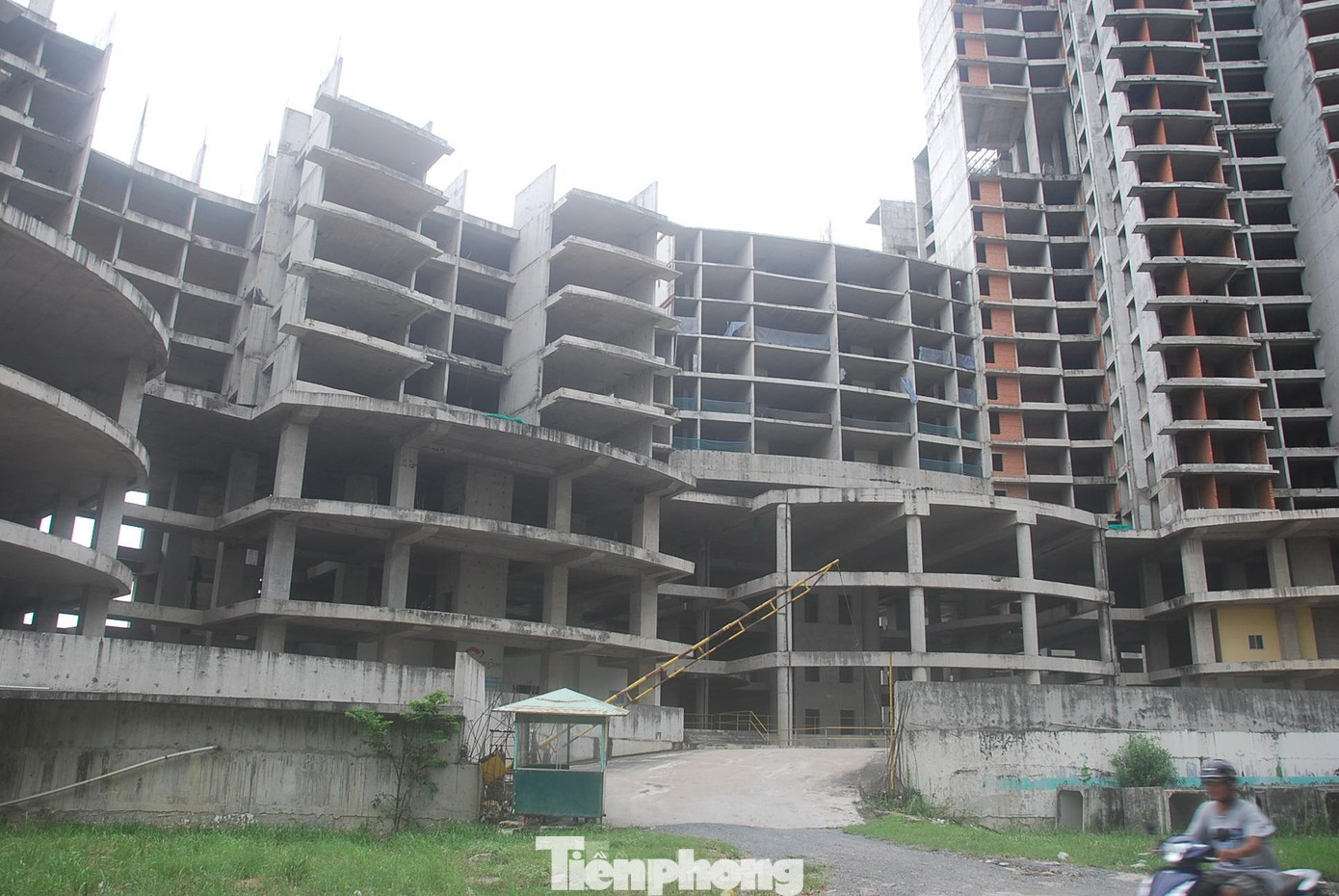 Bản thân các doanh nghiệp bất động sản cần cơ cấu lại sản phẩm, rà soát các dự án đảm bảo phù hợp với nguồn lực, khả năng thực thi, bán bớt dự án để có nguồn lực tài chính xây dựng các dự án có hiệu quả hơn.