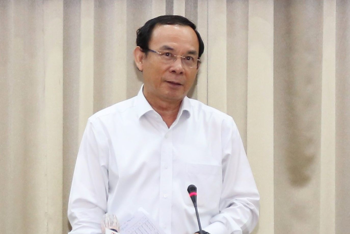 Bí thư Thành ủy TPHCM Nguyễn Văn Nên trao đổi với cộng đồng doanh nghiệp (ảnh: Ngô Tùng).