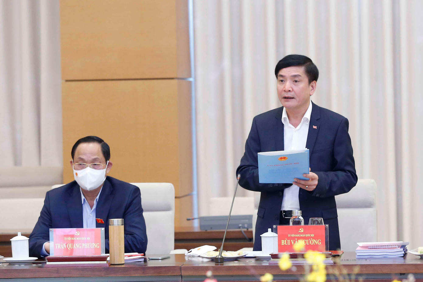 Tổng Thư ký Quốc hội, Chủ nhiệm Văn phòng Quốc hội Bùi Văn Cường báo cáo tại buổi làm việc