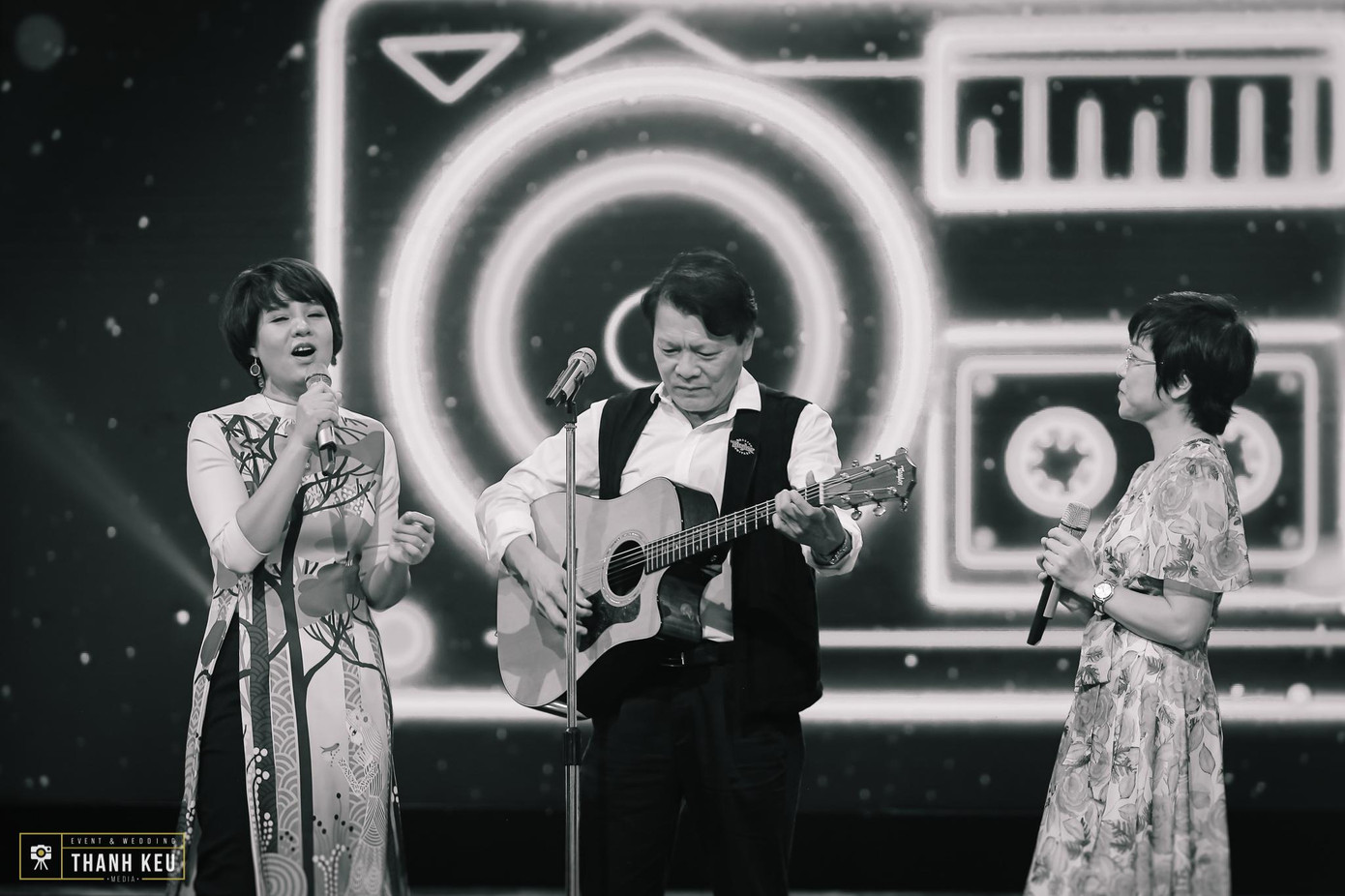 Ngoài tài ăn nói, khả năng ca hát của chị cũng được đánh giá cao.