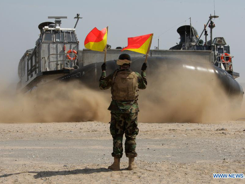 Hàng chục tàu chiến tham gia tập trận.