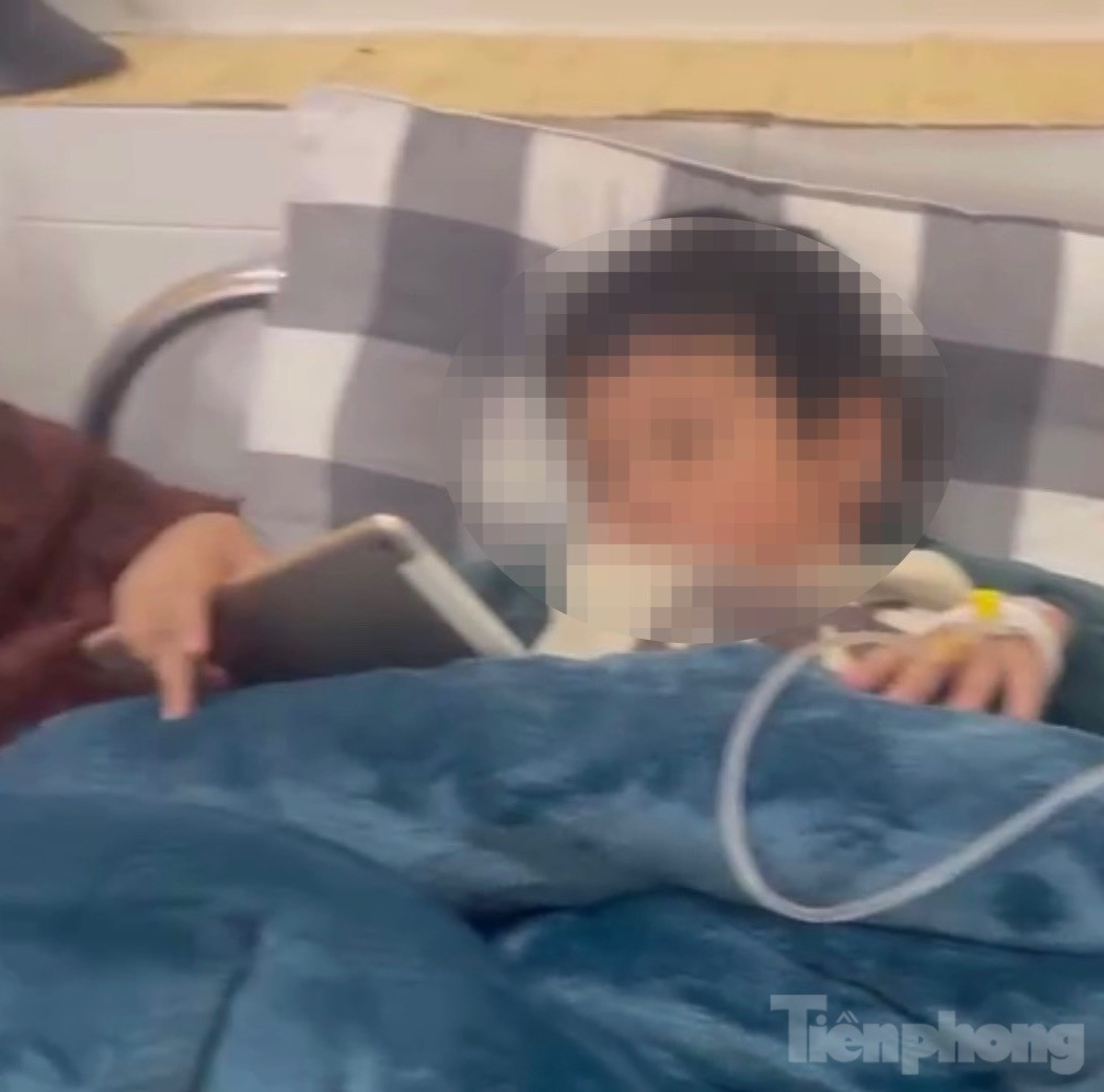 Một số học sinh vẫn điều trị tại Bệnh viện đa khoa thành phố vào ngày 23/12/2023. Một số học sinh vẫn điều trị tại Bệnh viện đa khoa thành phố vào ngày 23/12/2023.