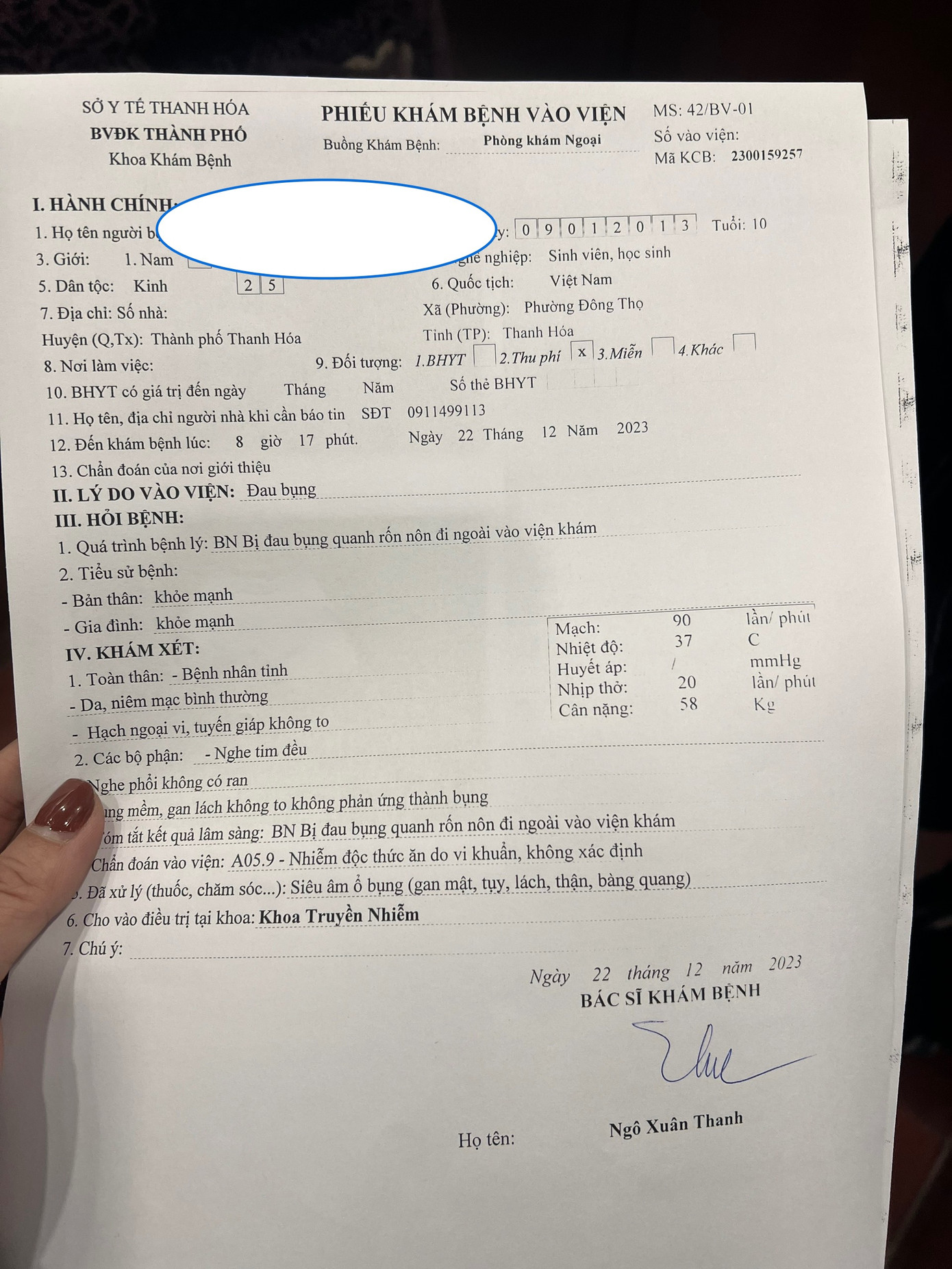 Một học sinh nhập viện trong ngày 22/12, nhưng nhà trường chỉ thông tin 9 học sinh nhập viện trong tối 21/12. Một học sinh nhập viện trong ngày 22/12, nhưng nhà trường chỉ thông tin 9 học sinh nhập viện trong tối 21/12.