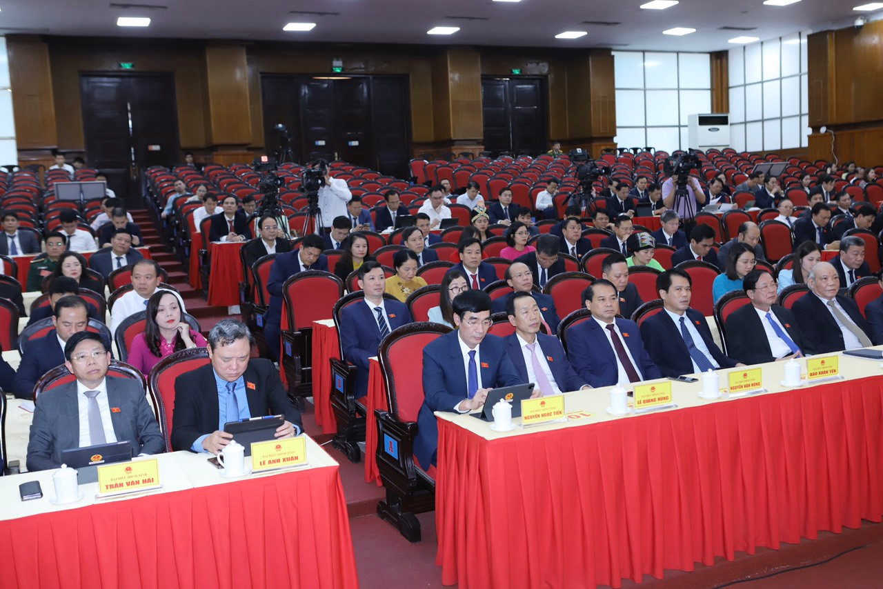 Các đại biểu tham dự kỳ họp. Các đại biểu tham dự kỳ họp.