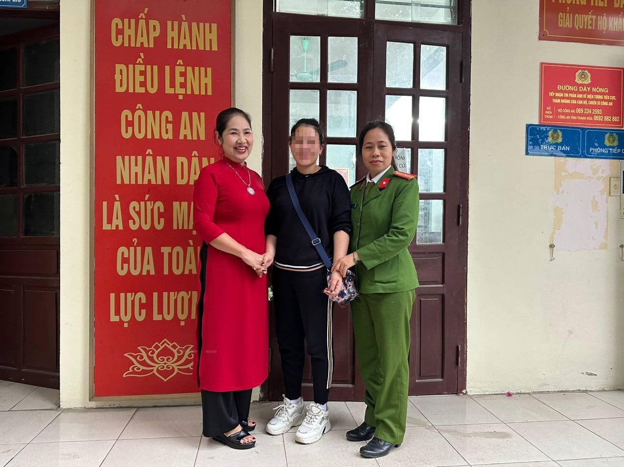 Vị khách (áo đen) đã nhận được đủ số tiền chuyển nhầm vào chiều 1/12/2023. Vị khách (áo đen) đã nhận được đủ số tiền chuyển nhầm vào chiều 1/12/2023.