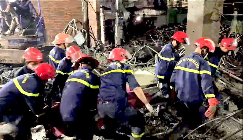 Tìm thấy thi thể nạn nhân dưới lớp bê tông.