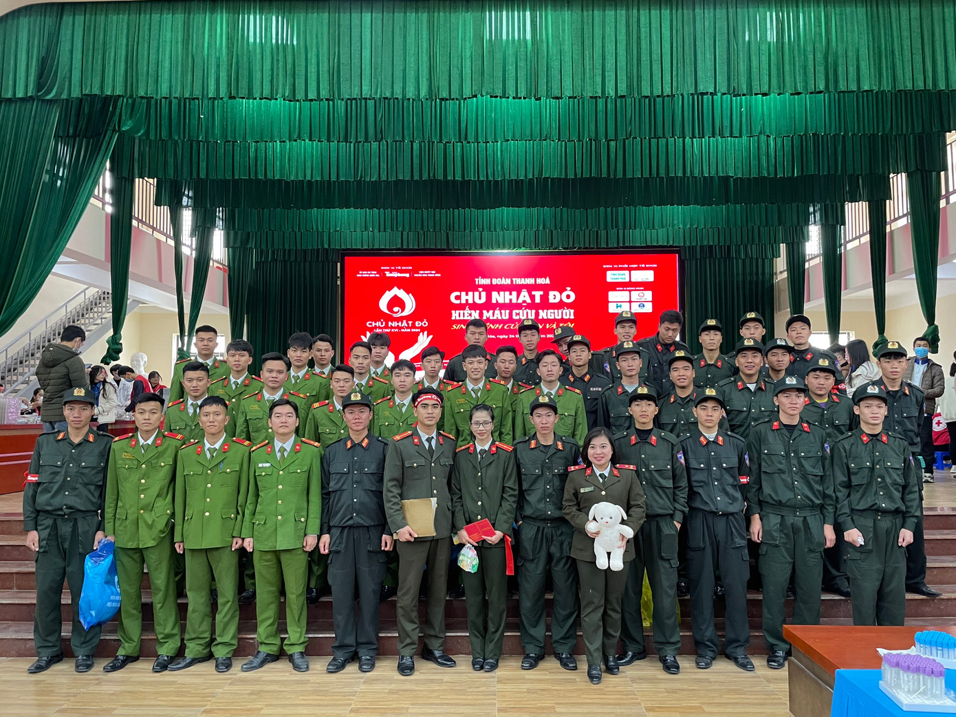 Theo thượng tá Hoàng Thị Chung - Trưởng Ban Thanh niên- phụ nữ Công an tỉnh Thanh Hoá cho biết: Cùng lan toả thông điệp "Hiến máu cứu người - sinh mệnh của bạn và tôi", nhiều cán bộ, chiến sỹ công an đã có mặt hưởng ứng, cổ vũ, tham gia hiến máu tại ngày hội Chủ Nhật Đỏ. Chúng tôi hy vọng Chủ Nhật Đỏ tiếp tục lan toả, mang những giọt máu ấm đến với những nạn nhân tai nạn giao thông cần cấp cứu, bệnh nhân nghèo thiếu máu điều trị trong dịp Tết Nguyên đán...