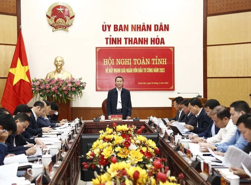 Chủ tịch UBND tỉnh Thanh Hoá Đỗ Minh Tuấn phát biểu tại Hội nghị toàn tỉnh về đẩy mạnh giải ngân vốn đầu tư công năm nay.