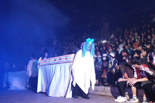  Diễu hành… quan tài