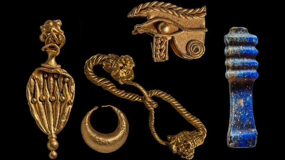 Các nhà khảo cổ dưới nước đã tìm thấy nhiều hiện vật bên trong ngôi đền, bao gồm các đồ vật bằng vàng, đồ trang sức và một cây cột djed, biểu tượng của sự ổn định được làm bằng đá lưu ly. (Ảnh: Viện Khảo cổ học Dưới nước Châu Âu (IEASM)