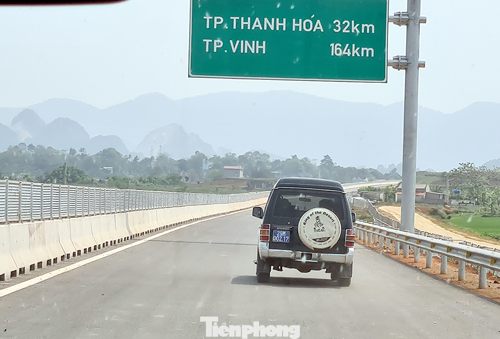 Một phần cao tốc Mai Sơn - Quốc lộ 45 được mở cho phương tiện lưu thông từ sáng 28/4, trước 1 ngày dự án chính thức khánh thành (Ảnh: PT). Một phần cao tốc Mai Sơn - Quốc lộ 45 được mở cho phương tiện lưu thông từ sáng 28/4, trước 1 ngày dự án chính thức khánh thành (Ảnh: PT).