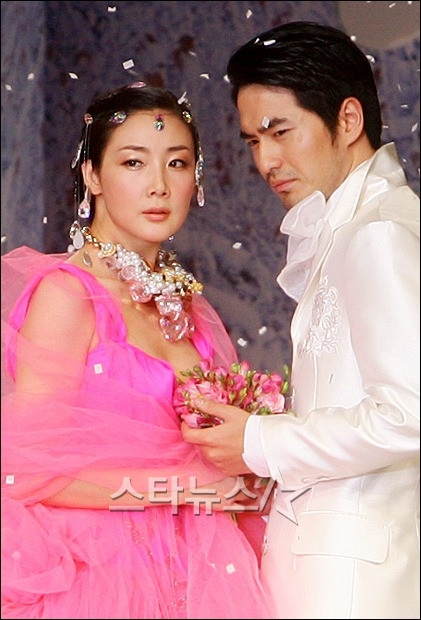 Choi Ji Woo và Lee Jin Wook cùng biểu diễn thời trang