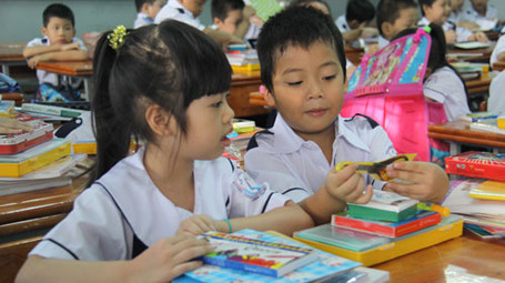 Lãnh đạo Sở GD-ĐT Hà Nội khẳng định sẽ đảm bảo an toàn danh tính của phụ huynh cũng như việc học tập cho con của họ nếu phụ huynh đó tố giác việc lạm thu ở trường học (Ảnh minh họa)