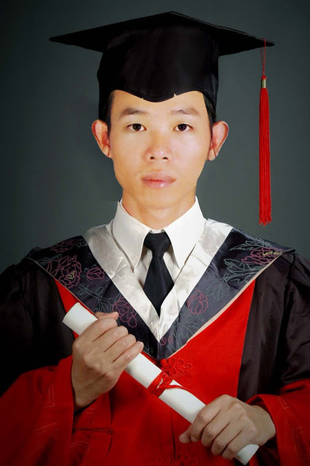 Người con trai duy nhất ngày tốt nghiệp đại học. Người con trai duy nhất ngày tốt nghiệp đại học