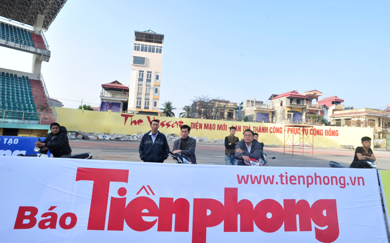 Buổi tập chiều 2/1 của The Vissai Ninh Bình đã có những CĐV nhà vào theo dõi.