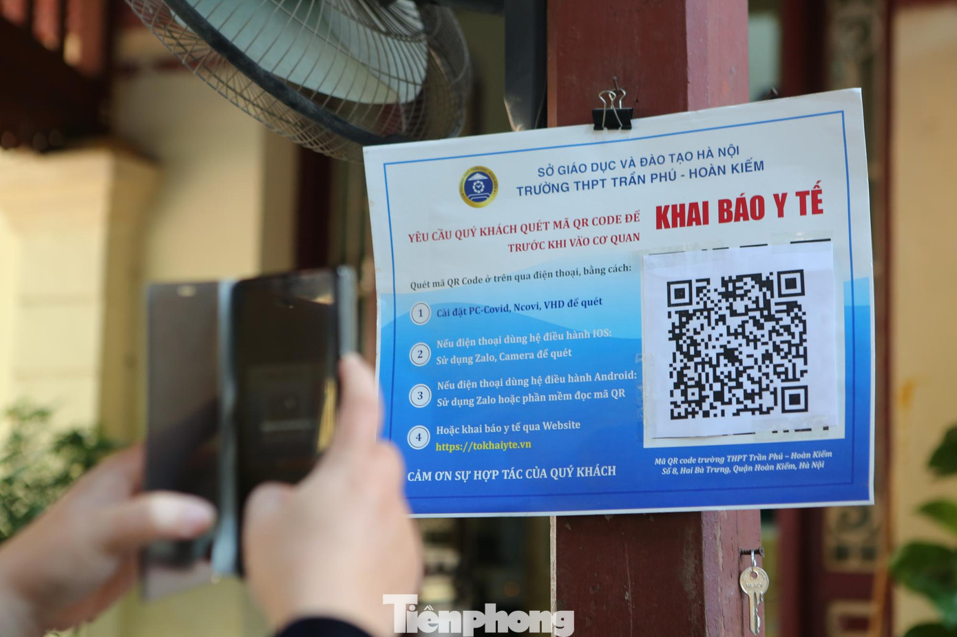 Chia sẻ về công tác chuẩn bị đón học sinh trở lại trường, cô Trần Thị Hải Yến - Hiệu trưởng Trường THPT Trần Phú - Hoàn Kiếm cho biết, nhà trường đã xây dựng các phương án, sẵn sàng mở cửa trường học đón học sinh. Chia sẻ về công tác chuẩn bị đón học sinh trở lại trường, cô Trần Thị Hải Yến - Hiệu trưởng Trường THPT Trần Phú - Hoàn Kiếm cho biết, nhà trường đã xây dựng các phương án, sẵn sàng mở cửa trường học đón học sinh.