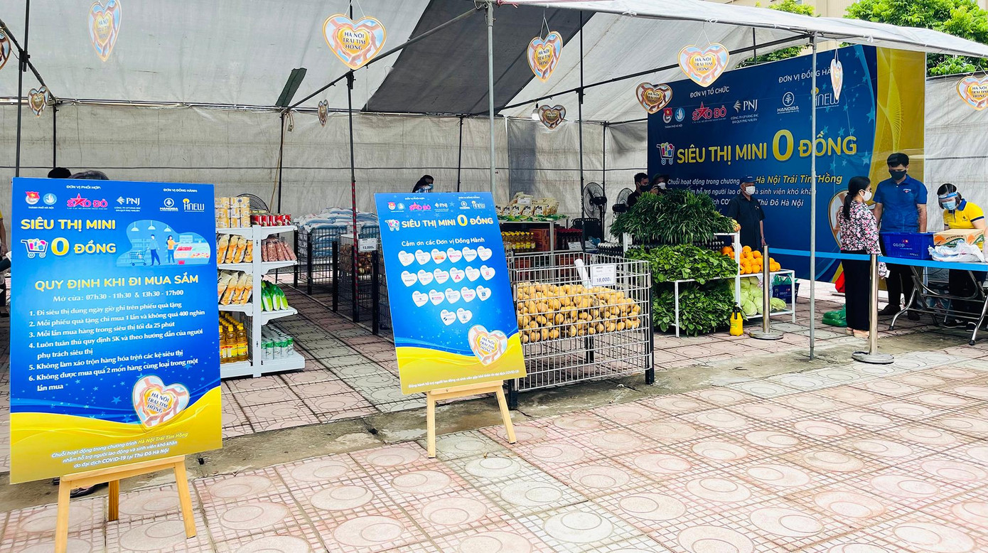 Đây là mô hình siêu thị 0 đồng thiết thực nằm trong chiến dịch Hà Nội Trái Tim Hồng, do các đơn vị đồng phối hợp tổ chức là Thành đoàn – Hội Sinh viên Việt Nam TP. Hà Nội, Câu lạc bộ Doanh nhân Sao đỏ và Công ty CP Vàng bạc đá quý Phú Nhuận (PNJ) phối hợp với Hội Doanh nghiệp trẻ Hà Nội và Hiệp Hội Nữ doanh nhân Hà Nội. Chương trình có Sở Công thương TP Hà Nội là đơn vị bảo trợ. Trình duyệt của bạn không hỗ trợ hiển thị video.