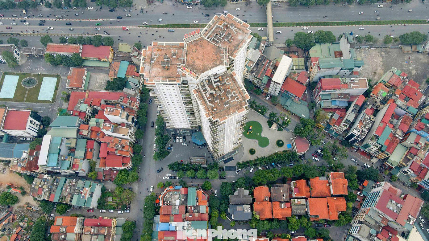 Với điểm cuối đến ngã ba giao cắt đối diện tòa nhà Trung Yên Plaza (UDIC) tại tổ dân phố 28, phường Trung Hòa.