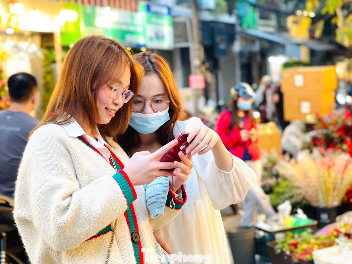 Cùng ngắm lại thành quả tạo dáng sau khi chụp hình.