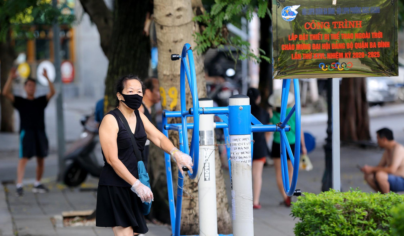 TP Hà Nội cho phép hoạt động thể dục, thể thao ngoài trời được hoạt động trở lại. Tuy nhiên, số lượng không quá 20 người trong 1 khu vực, khuyến cáo người dân thực hiện thông điệp 5K