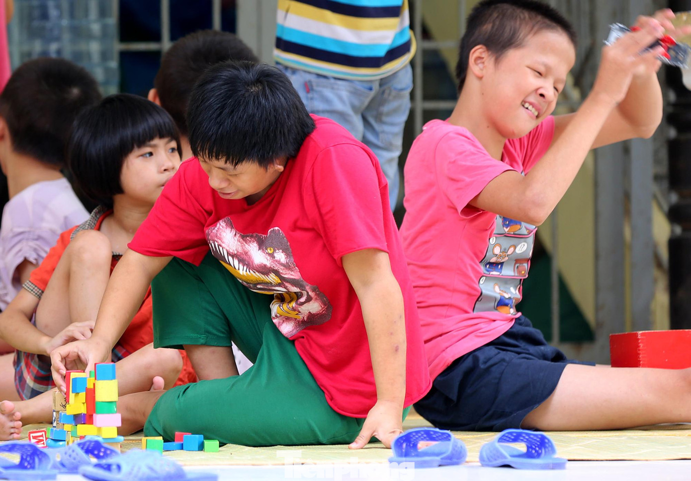 Chương trình với mong muốn chung tay chia sẻ những mất mát, thiệt thòi cho trẻ em có hoàn cảnh đặc biệt, khuyết tật, mồ côi trên địa bàn thành phố Hà Nội trong bối cảnh dịch bệnh COVID-19 diễn biến phức tạp.