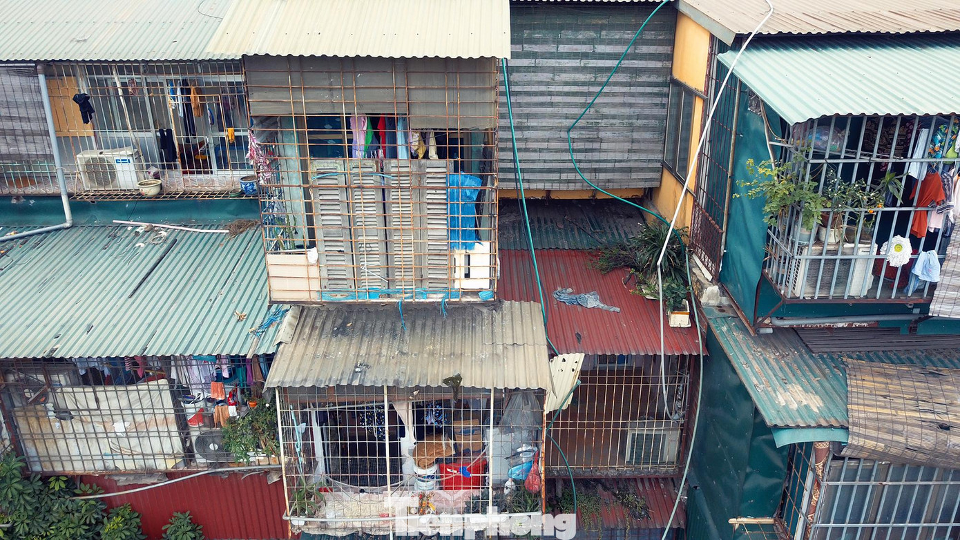 Những căn nhà đã xuống cấp trầm trọng, hư hỏng nặng....