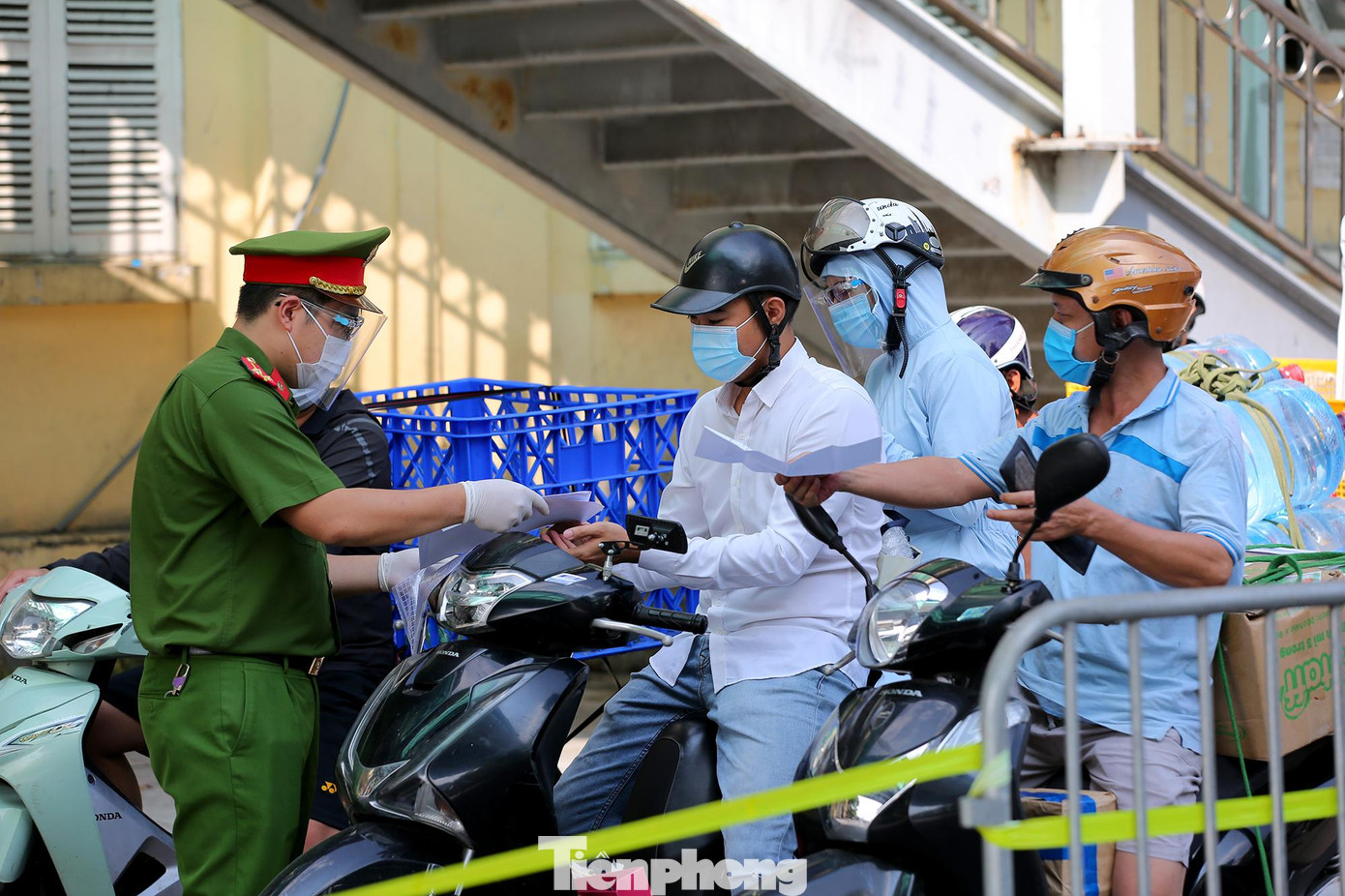 Kiên quyết yêu cầu quay đầu xe đối với các trường hợp không đủ điều kiện.