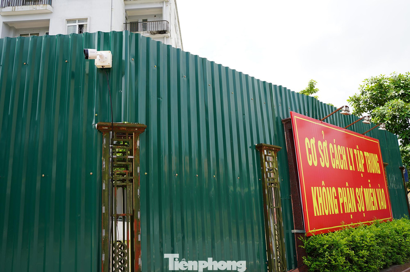 "Lắp đặt hệ thống camera an ninh giúp cho cán bộ chiến sĩ chủ động hơn trong mọi tình huống xảy ra", Thiếu tá Nguyễn Thị Bình chia sẻ thêm cùng phóng viên báo Tiền Phong. "Lắp đặt hệ thống camera an ninh giúp cho cán bộ chiến sĩ chủ động hơn trong mọi tình huống xảy ra", Thiếu tá Nguyễn Thị Bình chia sẻ thêm cùng phóng viên báo Tiền Phong.