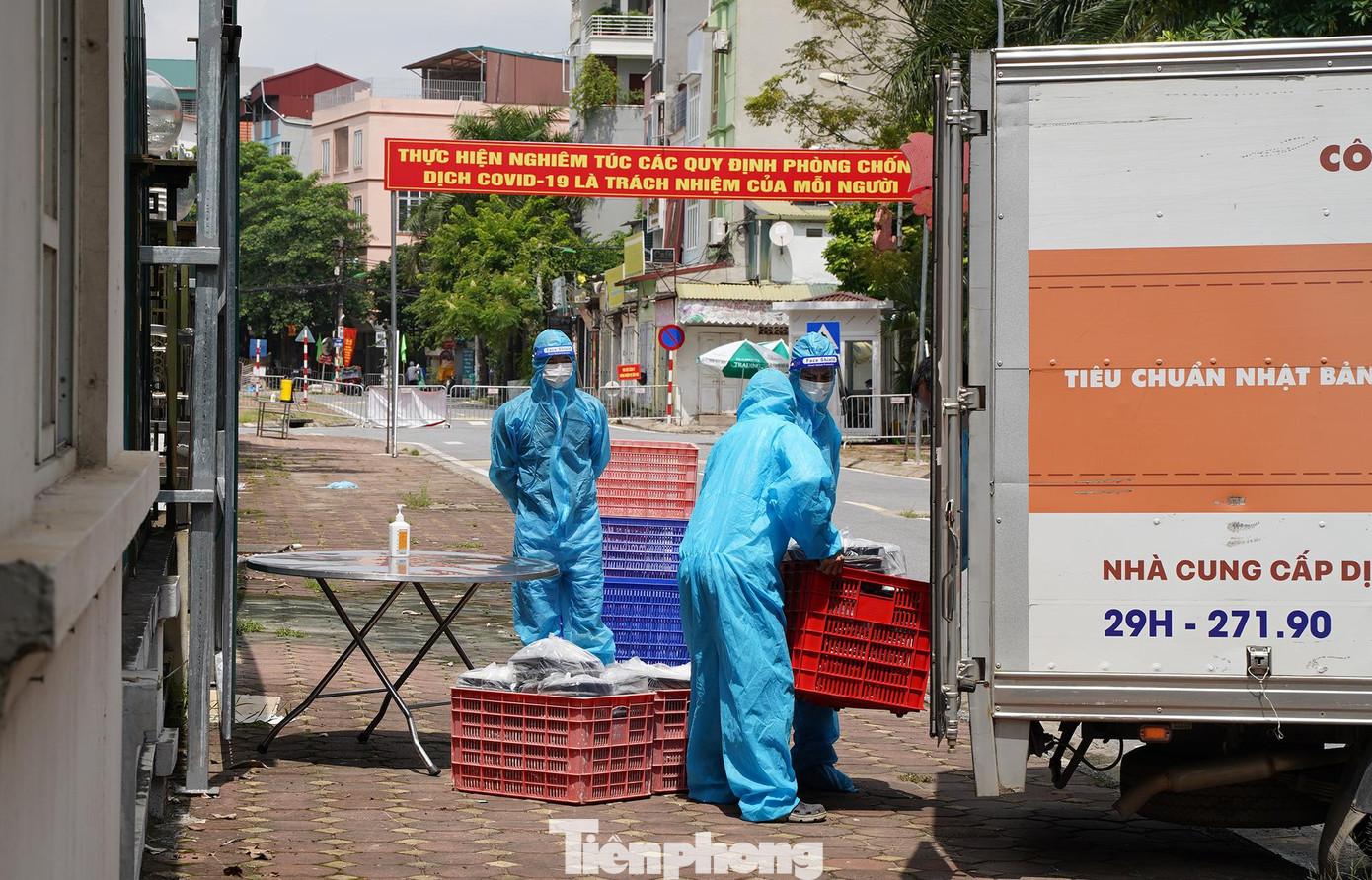 Tất cả các hoạt động của khu cách ly đều được camera ghi hình đầy đủ phục vụ cho công tác phòng, chống dịch bệnh. Tất cả các hoạt động của khu cách ly đều được camera ghi hình đầy đủ phục vụ cho công tác phòng, chống dịch bệnh.