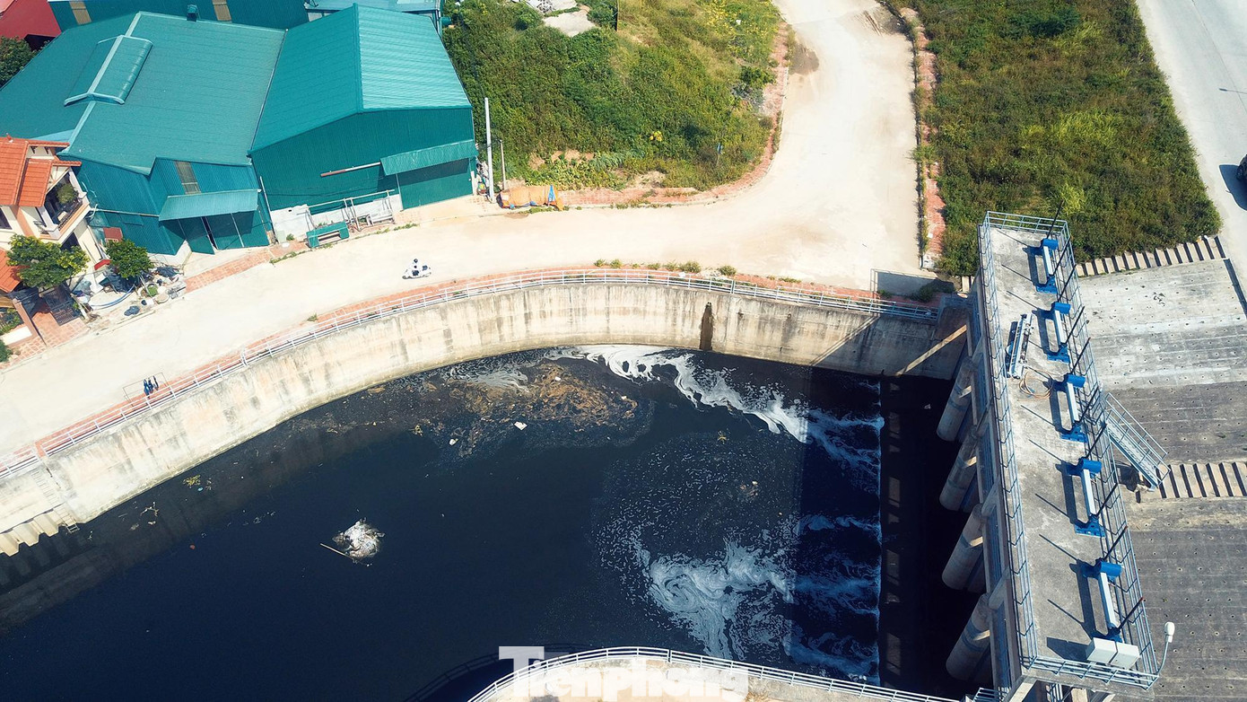 Dự án gồm nhiều giai đoạn khác nhau, trong đó giai đoạn 1 có tổng mức đầu tư khoảng 4.700 tỷ đồng xây dựng trạm bơm tiêu Yên Nghĩa với 10 tổ máy, tổng công suất 120m3/s. Dự án này cơ bản đã hoàn thành và có thể vận hành tiêu thoát nước cứu ngập cho 6 quận huyện nội, ngoại thành phía tây thủ đô.