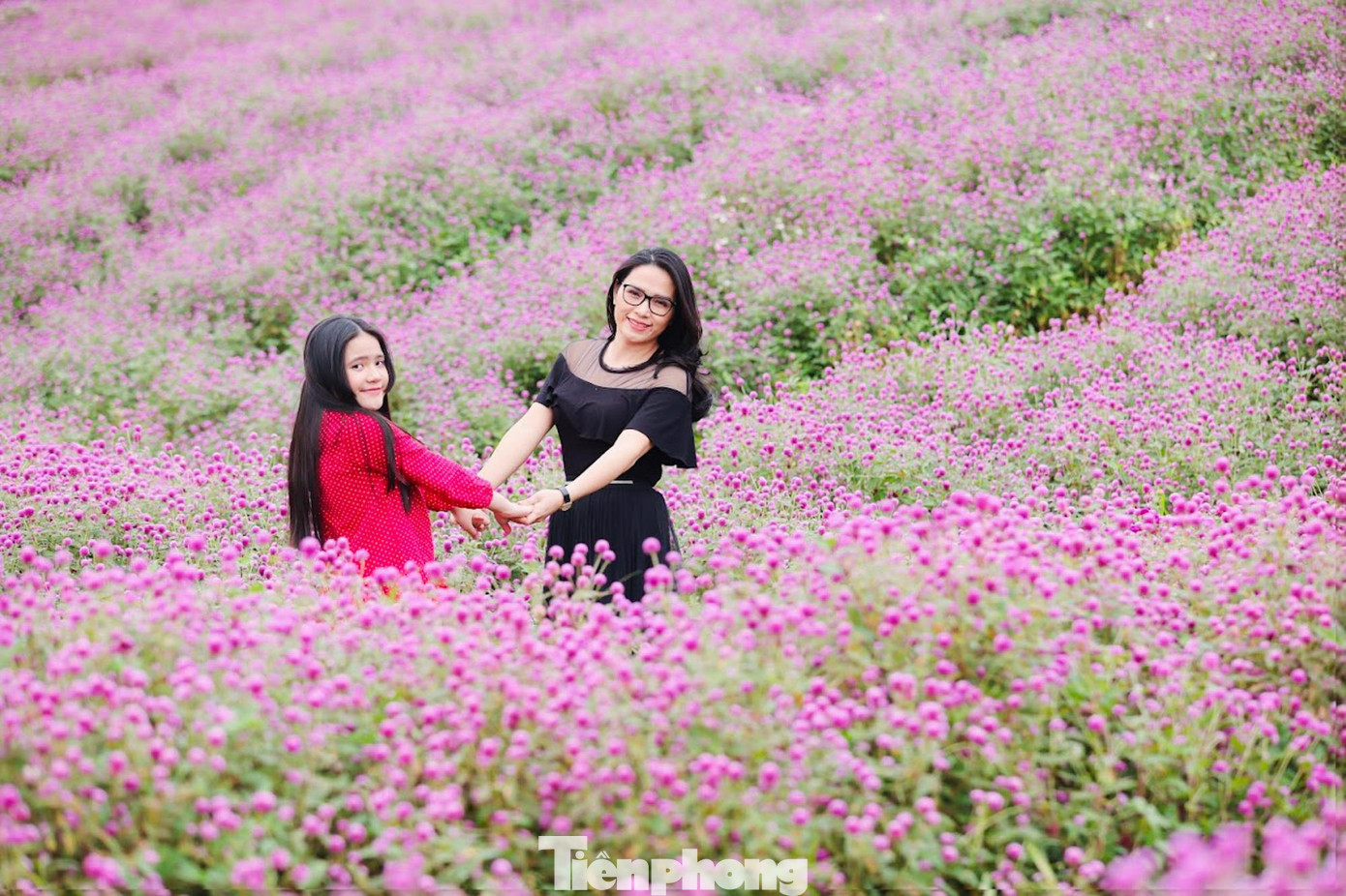 Cho con đi chơi cuối tuần trong thời điểm Hà Nội vẫn có diễn biến dịch, nên chị Vân ưu tiên những nơi có không gian rộng, thoáng và trong quá trình di chuyển luôn đeo khẩu trang và sát khuẩn, chỉ bỏ khẩu trang khi chụp hình.