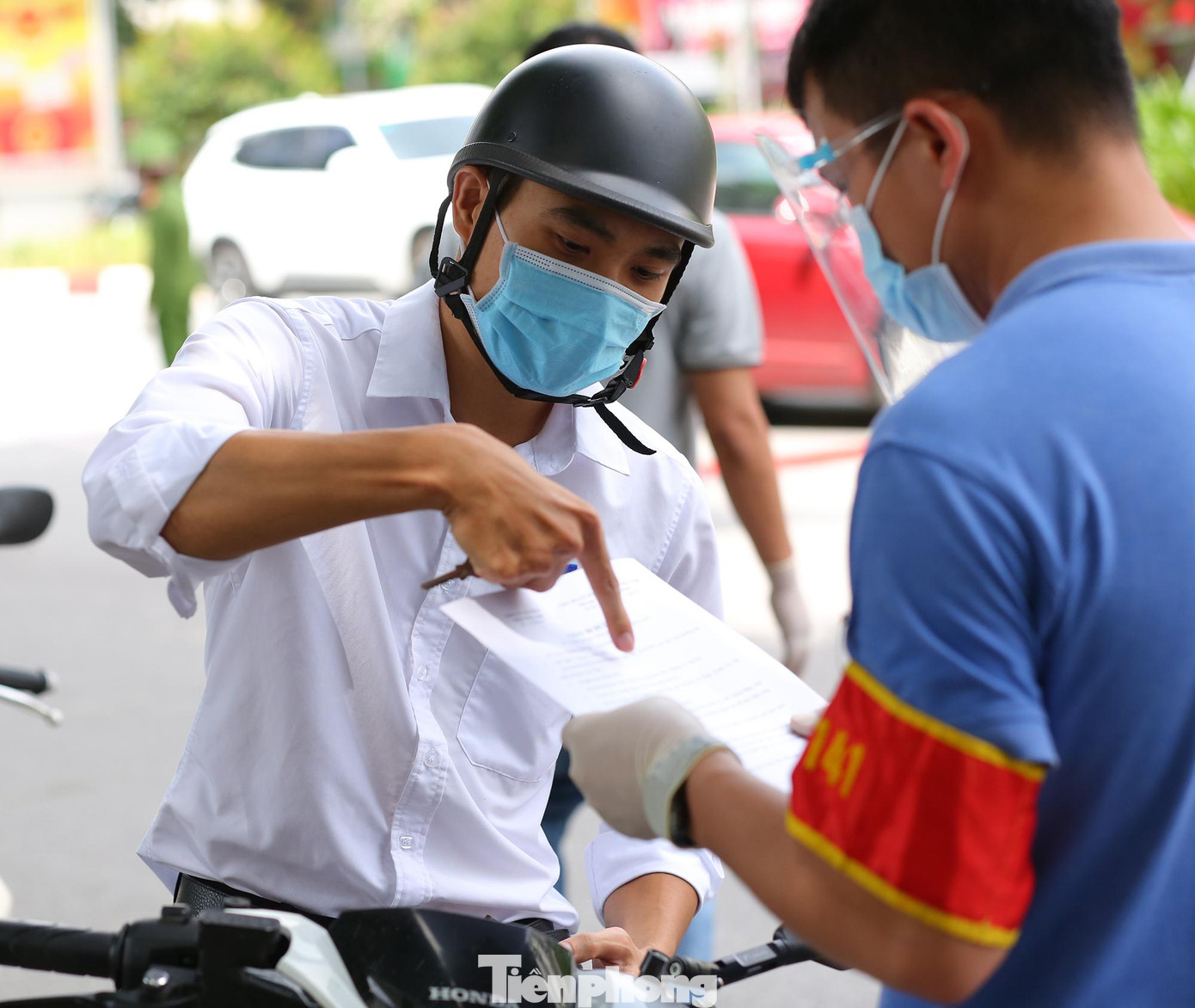 Các tổ tuần tra kiểm soát có nhiệm vụ kiểm tra, xử lý các trường hợp vi phạm về giãn cách xã hội theo công điện số 17 của UBND thành phố Hà Nội cũng như việc đảm bảo an ninh trật tự, đặc biệt trong dịp Quốc khánh 2/9.