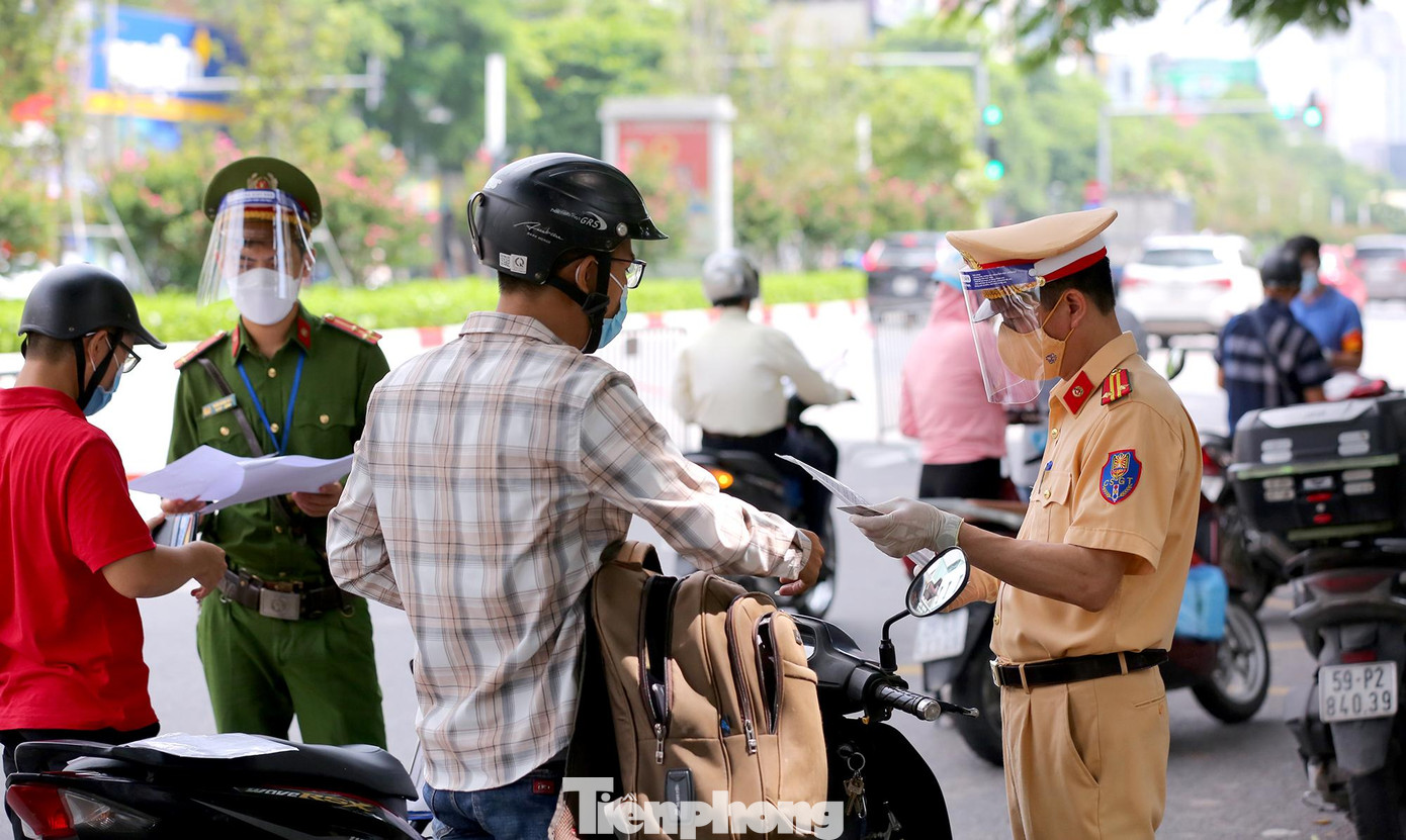 Tổ công tác gồm cán bộ chiến sĩ từ phòng CSGT, Trung đoàn Cảnh sát cơ động, phòng Cảnh sát hình sự và phòng Cảnh sát điều tra tội phạm về ma túy...