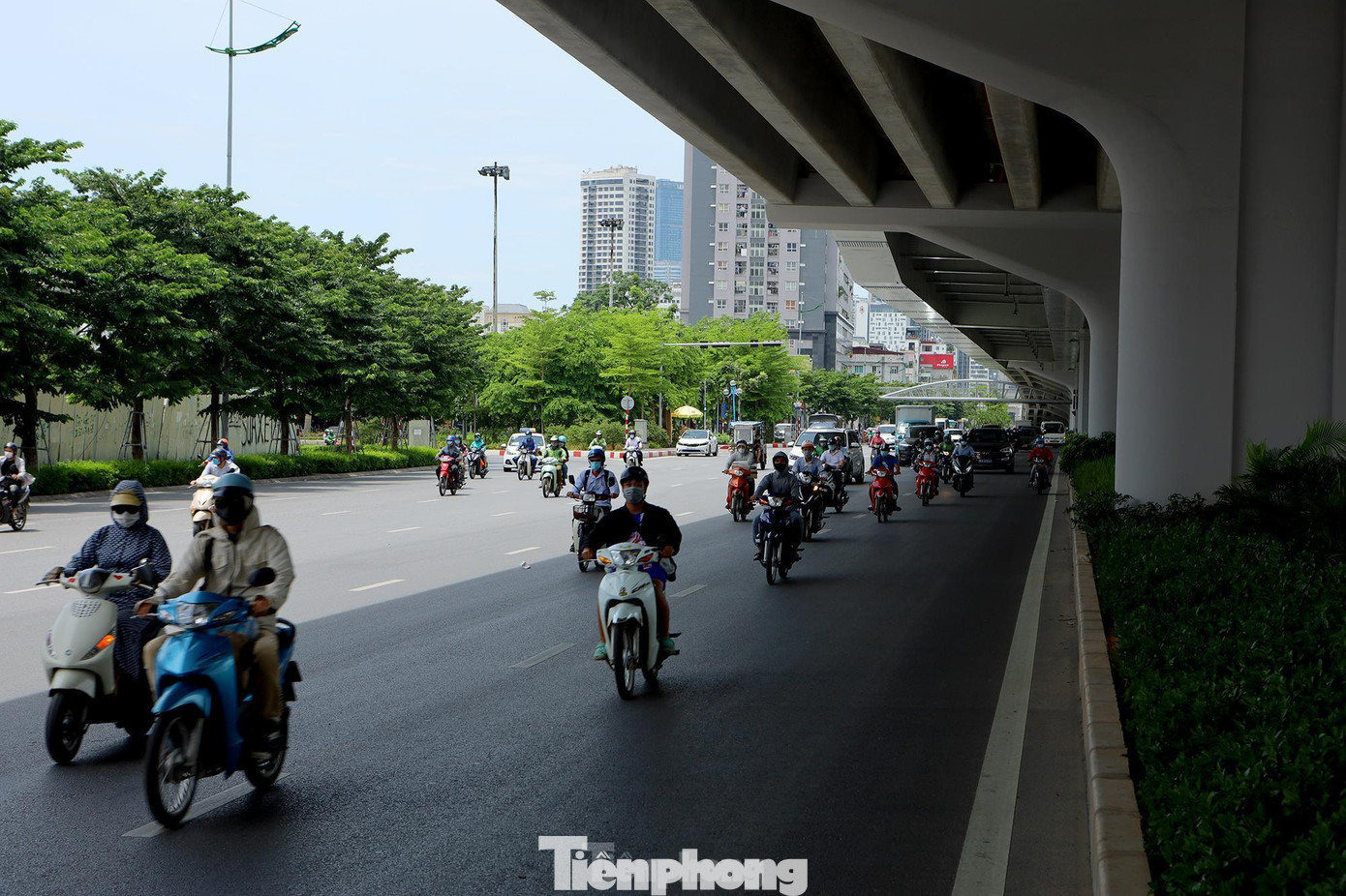 Tuyến đường trên cao dài 5,3 km, trong đó chiều dài cầu cạn là 4,8 km. Được xây dựng với quy mô bốn làn xe theo tiêu chuẩn cao tốc, mỗi làn rộng 3,75 m; hai làn dừng khẩn cấp, hai dải an toàn bên trong, dải phân cách giữa.