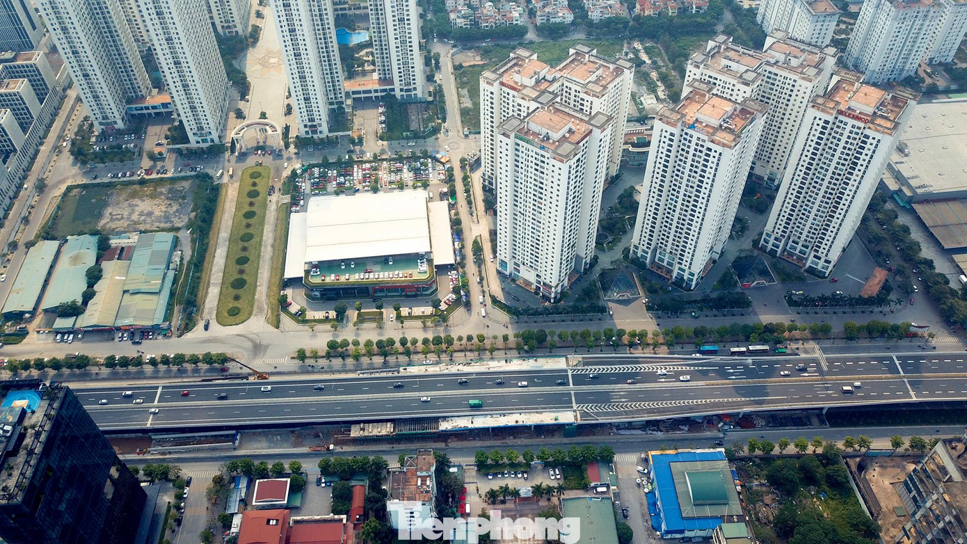 Cầu cạn vành đai 3 đoạn Mai Dịch - cầu Thăng Long có tổng chiều dài 5,3 km, trong đó chiều dài cầu cạn 4,8 km, tổng mức đầu tư 5.343 tỷ đồng. Đây là đoạn đường trên cao duy nhất tại Hà Nội được thiết kế vận tốc 100 km/h.