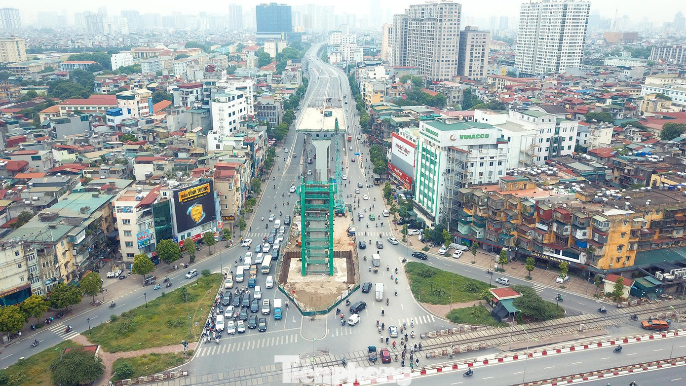 Dự án Vành đai 2, đoạn cầu Vĩnh Tuy - Ngã Tư Sở được khởi công xây dựng song song cùng lúc đường trên cao và dưới thấp. Trước đó, tuyến Ngã Tư Sở - Ngã Tư Vọng đã được đưa vào khai thác từ tháng 11/2020. Dự án Vành đai 2, đoạn cầu Vĩnh Tuy - Ngã Tư Sở được khởi công xây dựng song song cùng lúc đường trên cao và dưới thấp. Trước đó, tuyến Ngã Tư Sở - Ngã Tư Vọng đã được đưa vào khai thác từ tháng 11/2020.