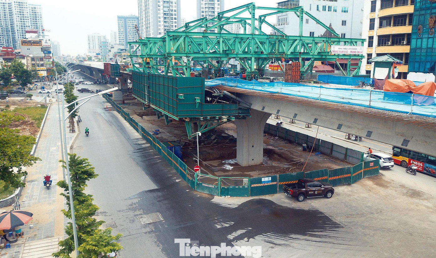 Đoạn từ cầu Vĩnh Tuy đến cầu Mai Động phía dưới thấp đã hoàn thành các hạng mục vỉa hè cây xanh để đưa vào sử dụng. Đoạn từ cầu Vĩnh Tuy đến cầu Mai Động phía dưới thấp đã hoàn thành các hạng mục vỉa hè cây xanh để đưa vào sử dụng.