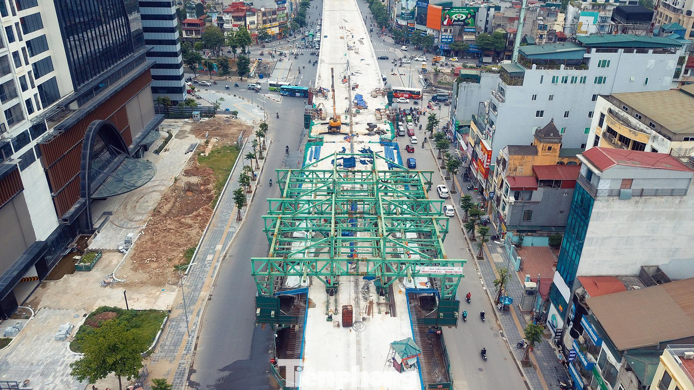 Đoạn tuyến trên cao của dự án dự kiến sẽ hoàn thành vào năm 2023 và đưa vào sử dụng đồng bộ toàn tuyến từ cầu Vĩnh Tuy đến Ngã Tư Sở. Đoạn tuyến trên cao của dự án dự kiến sẽ hoàn thành vào năm 2023 và đưa vào sử dụng đồng bộ toàn tuyến từ cầu Vĩnh Tuy đến Ngã Tư Sở.