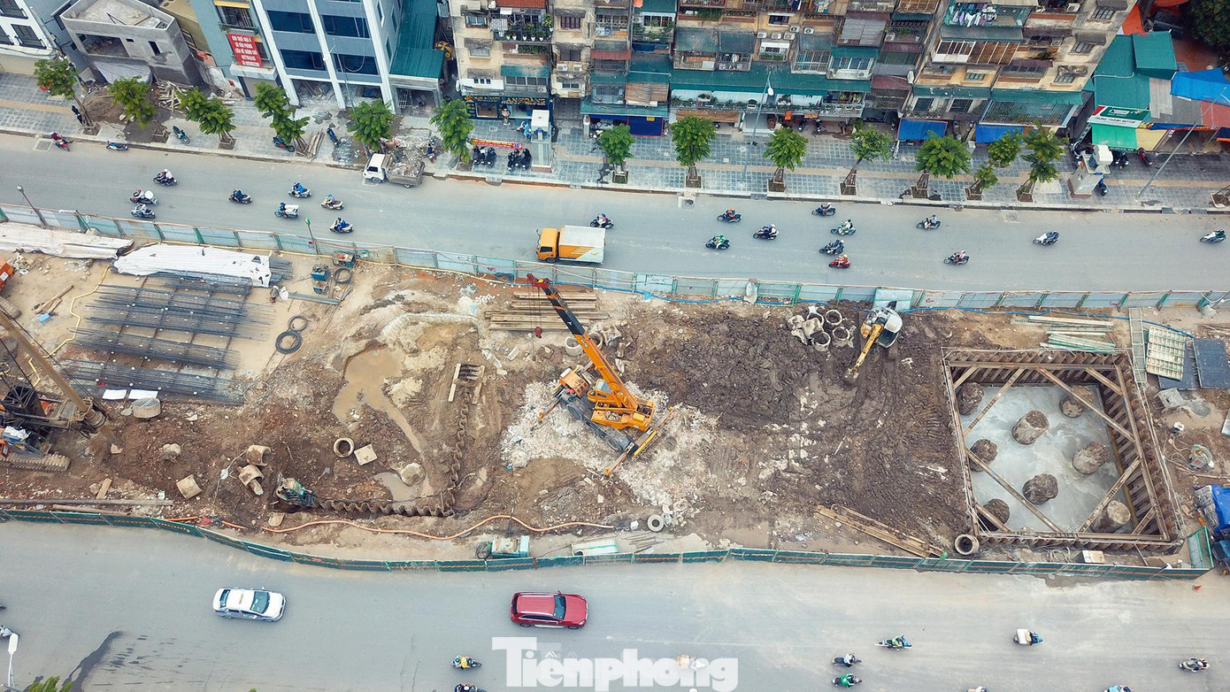 Dự kiến sau khi được mở rộng, đường vành đai 2 đoạn dưới thấp có quy mô 8 làn xe (6 làn dành cho xe cơ giới và 2 làn xe dành cho xe thô sơ), có dải phân cách rộng 4 m ở giữa và vỉa hè rộng từ 4-6 m mỗi bên đường. Dự kiến sau khi được mở rộng, đường vành đai 2 đoạn dưới thấp có quy mô 8 làn xe (6 làn dành cho xe cơ giới và 2 làn xe dành cho xe thô sơ), có dải phân cách rộng 4 m ở giữa và vỉa hè rộng từ 4-6 m mỗi bên đường.