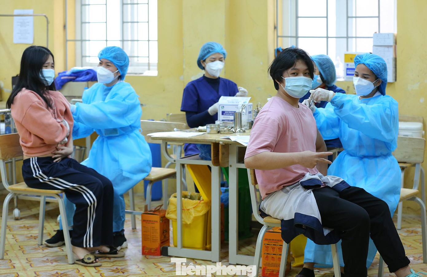 Theo tin từ Sở Y tế Hà Nội, căn cứ vào số lượng vắc xin Comirnaty (Pfizer) mà Viện Vệ sinh dịch tễ T.Ư vừa cấp cho thành phố, trong chiều 22/11, 304.140 liều vắc xin được phân bổ cho 30 quận, huyện, thị xã.