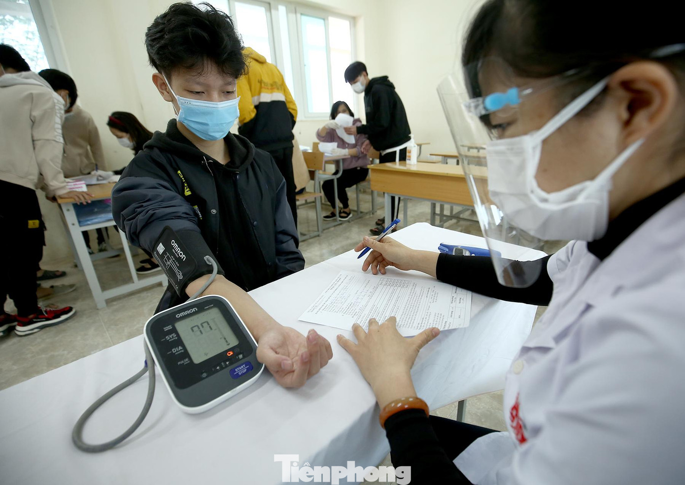 “Tính đến trưa cùng ngày, kế hoạch tiêm chủng tại trường diễn ra an toàn”, cô Hải nói.