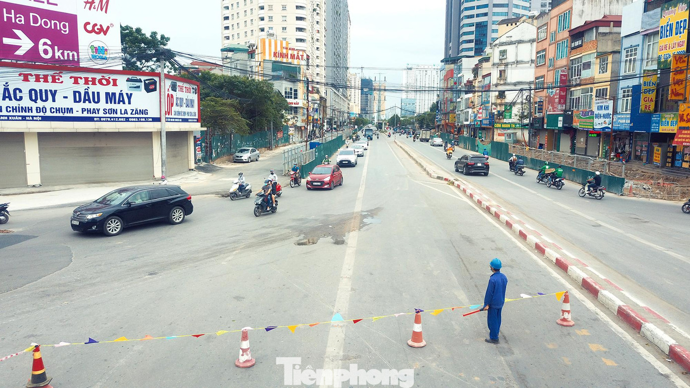 Hầm chui Lê Văn Lương - Khuất Duy Tiến được khởi công ngày 2/10 với tổng đầu tư gần 700 tỷ đồng, dự kiến hoàn thành sau 18 tháng.