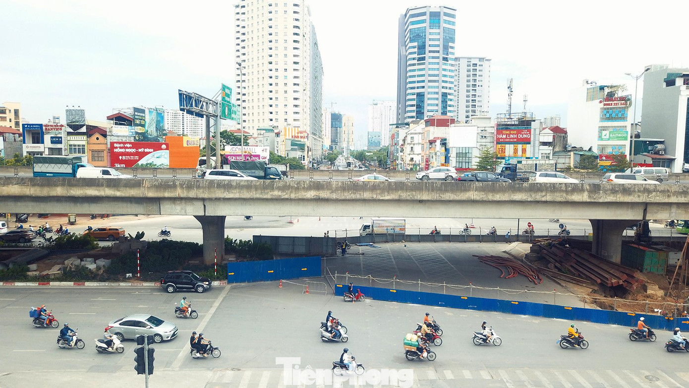 Sau thời gian thử nghiệm, từ 5/6, nếu được đánh giá thống nhất ngoài hiện trường của Liên ngành Sở Giao thông vận tải - Công an Thành phố, đơn vị thi công sẽ tiến hành rào chắn trên đường Tố Hữu, Lê Văn Lương phục vụ chính thức thi công công trình.