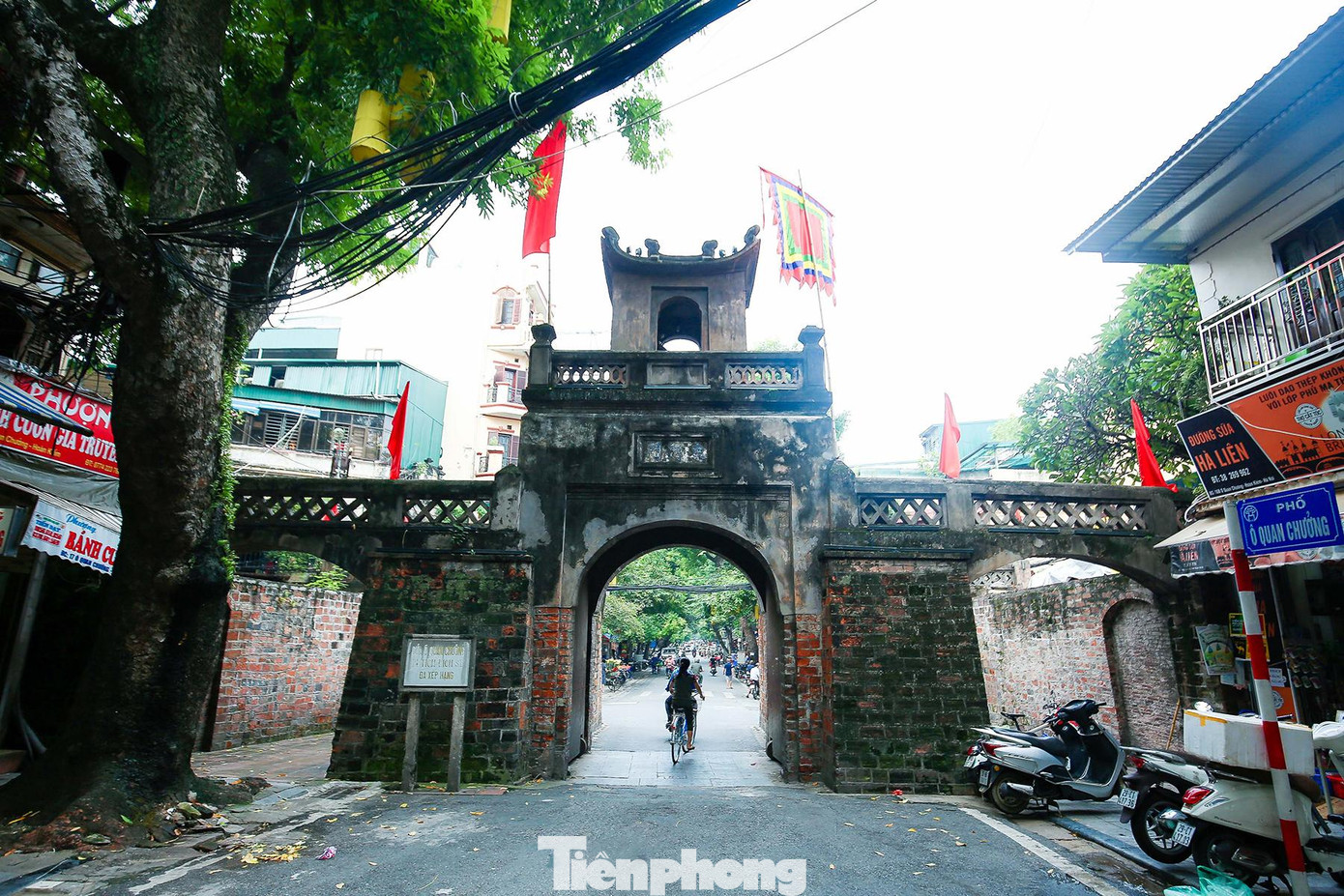 Mỗi khi qua đây, hầu như ai cũng lắng lòng khi tìm lại được bóng dáng xưa của kinh thành.