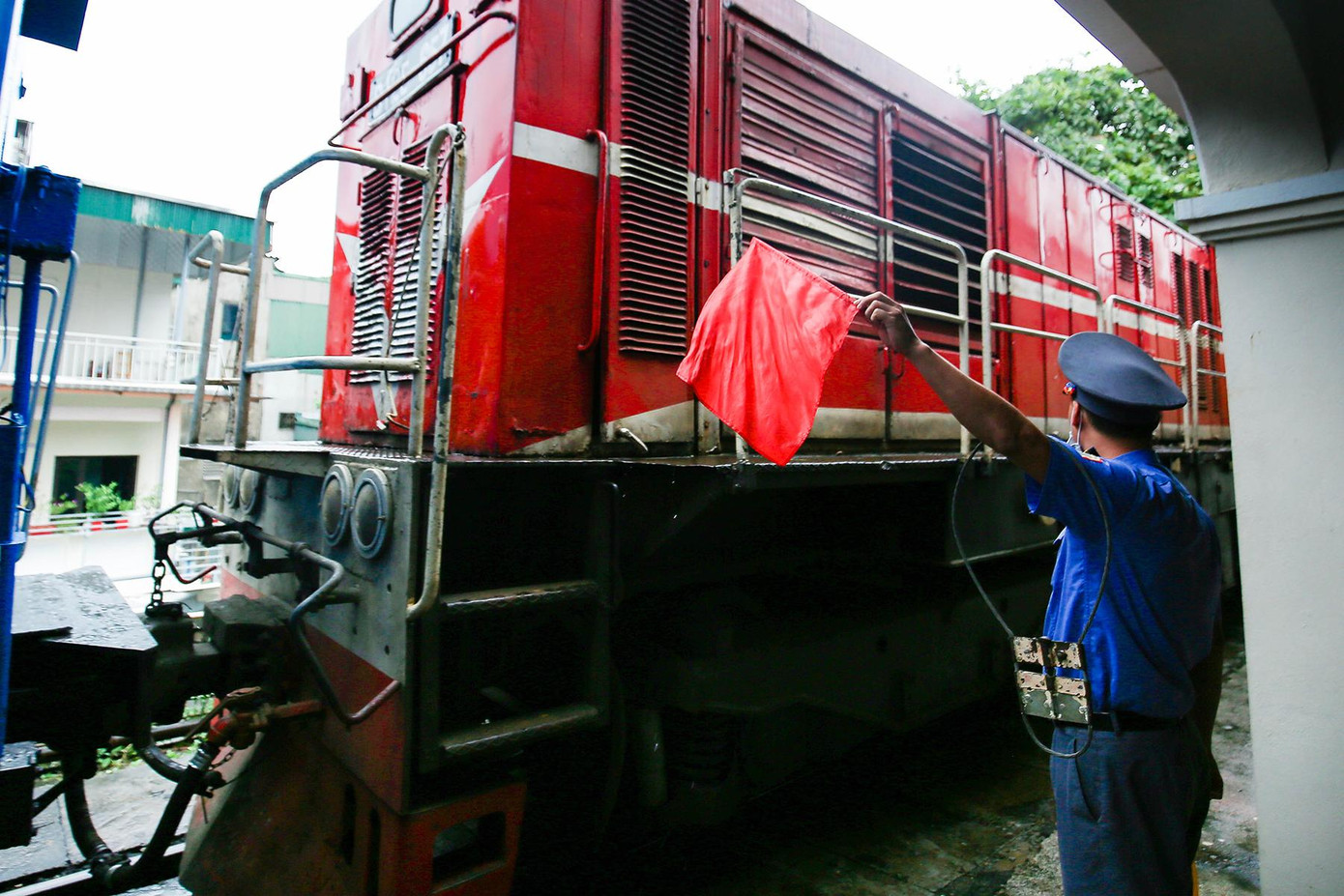 Chuyến tàu hỏa Hà Nội-Hải Phòng đầu tiên được hoạt động trở lại sau khoảng thời gian tạm dừng vì dịch COVID-19