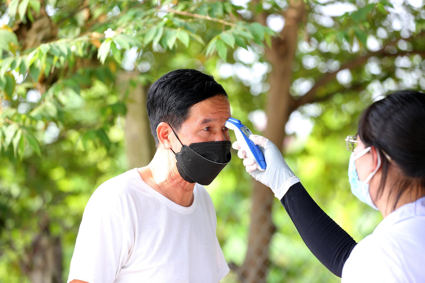 Trước đó các lái xe sẽ được đo thân nhiệt kiểm tra cẩn thận. Trước đó các lái xe sẽ được đo thân nhiệt kiểm tra cẩn thận.