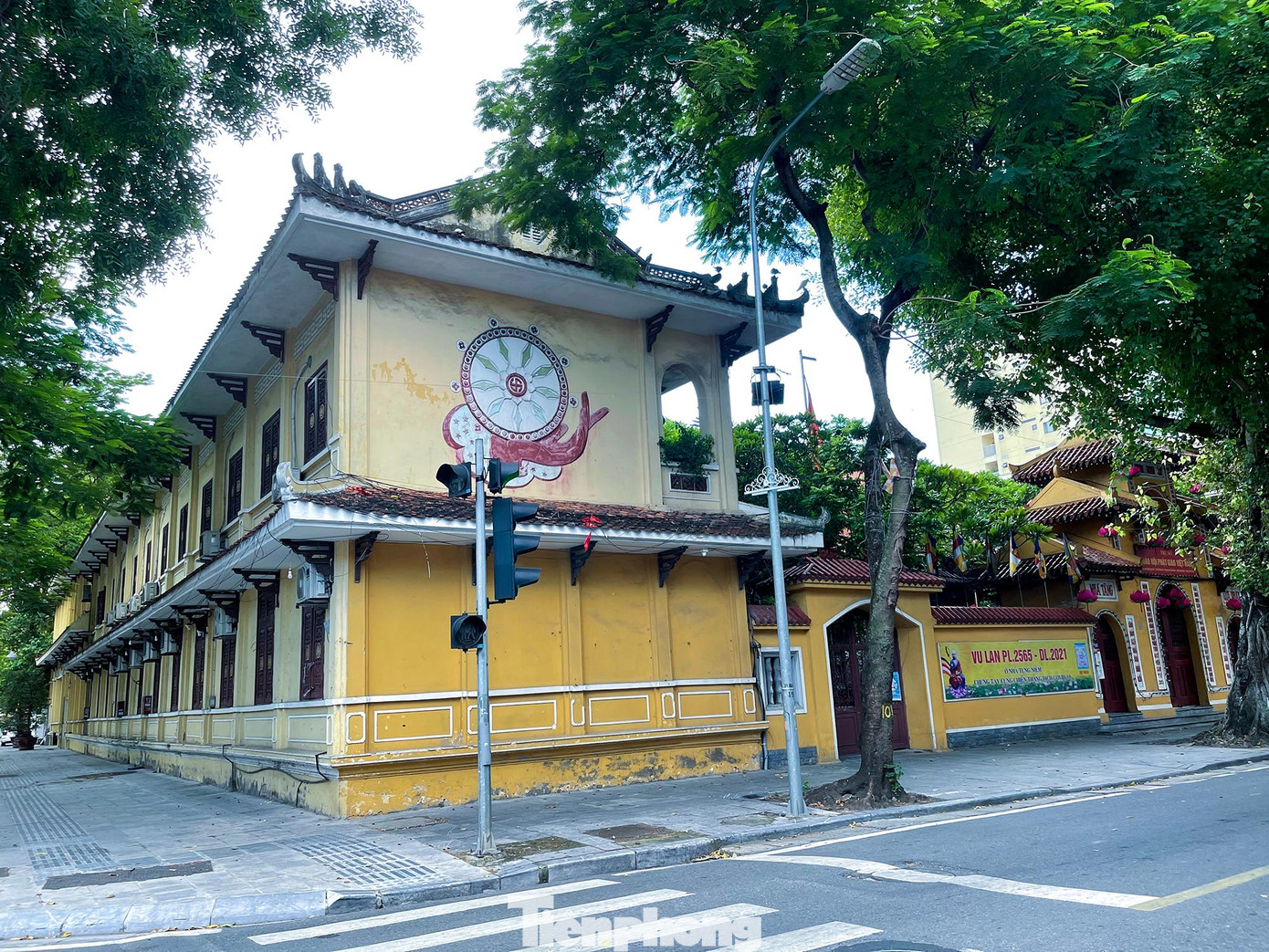 Rằm tháng 7 âm lịch hàng năm là lễ Vu lan báo hiếu, người dân thường đến chùa cầu bình an, sức khoẻ, hạnh phúc cho mẹ và gia đình. Rằm tháng 7 âm lịch hàng năm là lễ Vu lan báo hiếu, người dân thường đến chùa cầu bình an, sức khoẻ, hạnh phúc cho mẹ và gia đình.