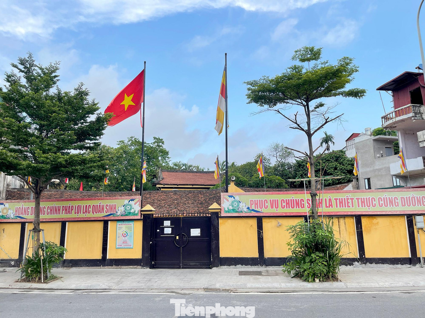 Tình cảnh tương tự cũng diễn ra tại chùa Phúc Khánh. Tình cảnh tương tự cũng diễn ra tại chùa Phúc Khánh.