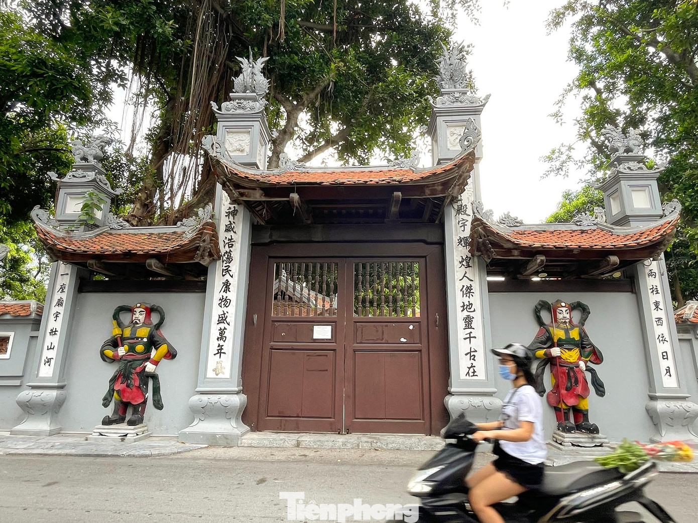 Ghi nhận của phóng viên tại chùa Hà vào thời điểm 8h sáng, không khí cũng tĩnh lắng vắng vẻ. Ghi nhận của phóng viên tại chùa Hà vào thời điểm 8h sáng, không khí cũng tĩnh lắng vắng vẻ.